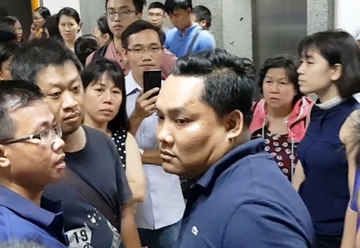 Nguoi bi to de doa cu dan chung cu Carina Plaza la ai? hinh anh