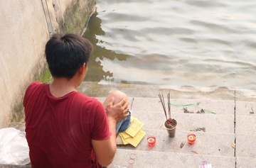 Boi ra song Sai Gon bat co lam moi nhau, nam thanh nien mat tich hinh anh