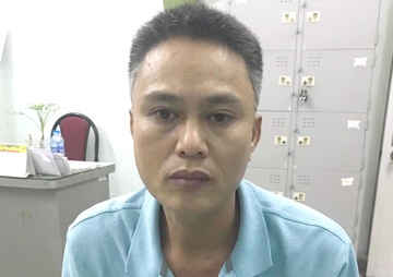 Ke dam vao co nguoi phu nu di an sang ra dau thu hinh anh