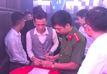 40 nguoi duong tinh trong quan bar co tieng o Binh Duong hinh anh
