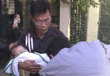 Cong an TP.HCM: Khong bi can, ong Tung va Nam da bat dua tre di hinh anh