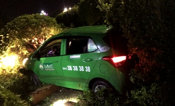Ke cuop taxi o cau Sai Gon sa luoi hinh anh