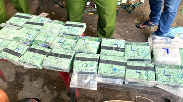 Dung xe uu tien 'luong xanh' van chuyen gan 100 kg ma tuy hinh anh