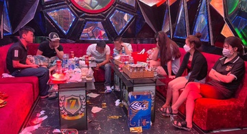 13 nam, nu phe ma tuy trong quan karaoke hinh anh