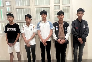 Cung ban di giai quyet mau thuan, thieu nien 13 tuoi bi dam chet hinh anh