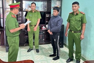 Quan ly va tro ly sieu thi Dien may xanh bat tay chiem doat tien hinh anh