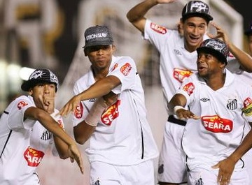 Robinho ăn mừng theo phong cách hiphop