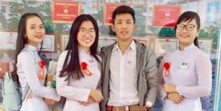 thu khoa dat 10 diem mon su anh 1