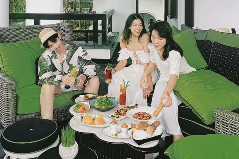 8 diem nghi duong hang sang cho 'ca nha cung vui' dip he hinh anh