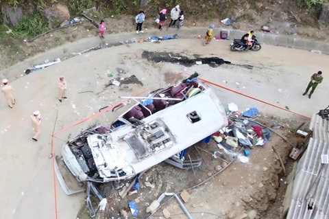 Dieu bat thuong truoc vu lat xe tham khoc o Lao Cai hinh anh