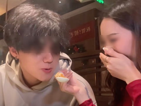 Nu TikToker Viet gay tranh cai vi thue 'hong hai nhi' di choi o TQ hinh anh