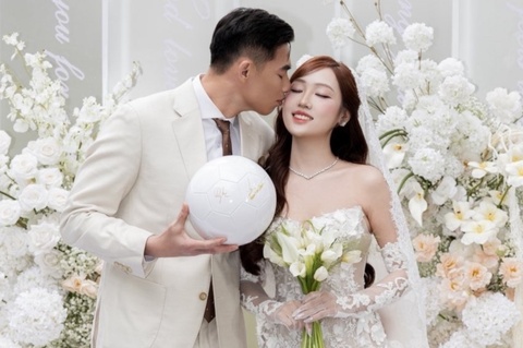 Thu mon U23 Viet Nam xa anh cuoi voi 'chi dep' thac si hinh anh