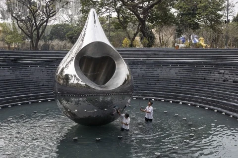 Toan canh dai tuong niem nan nhan Covid-19 o TP.HCM hinh anh