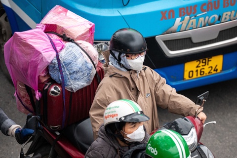 Vac bao tai 20 kg day ga, banh chung tu que tro lai thanh pho sau Tet hinh anh