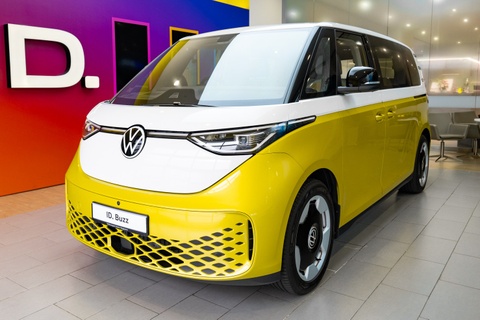 Chi tiet minivan dien Volkswagen ID. Buzz ra mat tai Singapore hinh anh