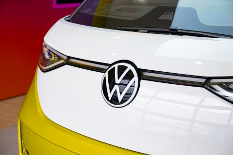 Loi nhuan boc hoi 53%, Volkswagen tinh chuyen sa thai them nguoi hinh anh