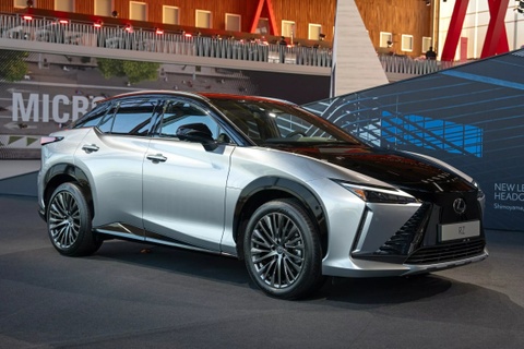 SUV thuần điện Lexus RZ ra mắt phiên bản nâng cấp giữa vòng đời