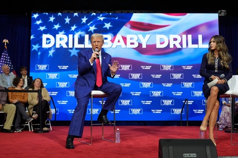 Tong thong Donald Trump co the tam dung thue nhien lieu lien bang hinh anh