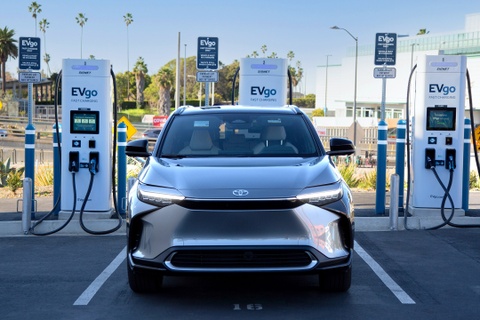 Doanh so xe dien toan cau tang 23% trong thang 10 hinh anh