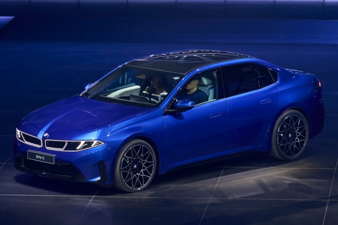 Chi tiet sedan thuan dien BMW i3 50 xDrive vua ra mat hinh anh