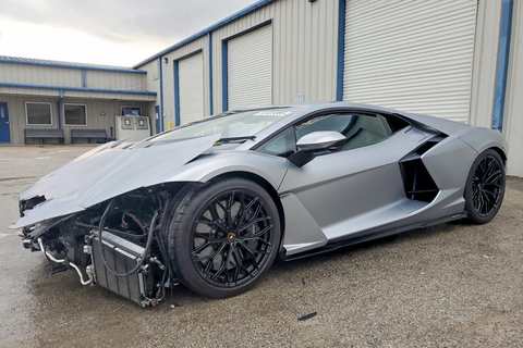Vo nat dau, sieu xe Lamborghini Revuelto van co gia 242.000 USD hinh anh