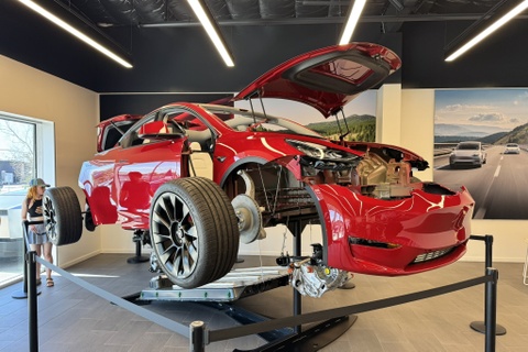 My bac kien nghi trieu hoi hon 2,2 trieu xe Tesla hinh anh