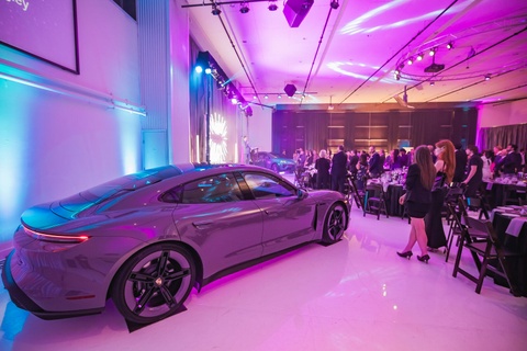 Co dong 'va mo hoi' voi chien luoc xe dien cua Porsche hinh anh