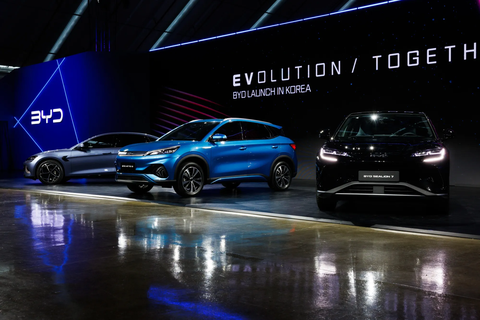 Xe dien Trung Quoc tang toc tham nhap thi truong Han Quoc hinh anh