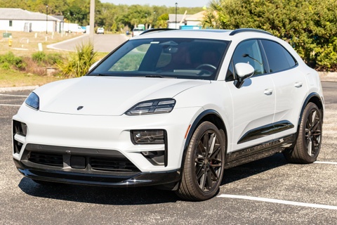 Xe dien Porsche Macan Turbo Electric rot gia hon 33.000 USD sau 1 nam hinh anh