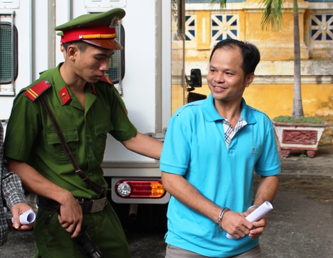 Con ruoi trong chai Number1 anh 1