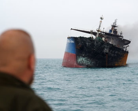 Iran cho phep tau thuyen mot so nuoc di qua eo bien Hormuz hinh anh