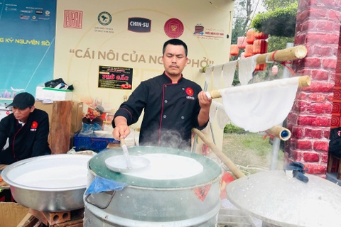 Che o, doi non xi xup an pho tai Ha Noi hinh anh