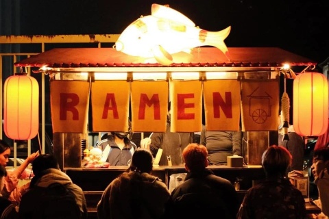 Vi sao quan cang dong cang khien khach muon vao? hinh anh