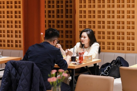 'Khong lo doi' voi nhung nha hang, quan an mo xuyen Tet o Ha Noi hinh anh