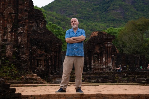 2 mat doi lap cua du lich Viet Nam trong mat dien vien noi tieng Anh hinh anh