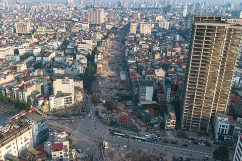 Duong vanh dai 1 doan Hoang Cau - Voi Phuc dan lo dien sau giai toa hinh anh