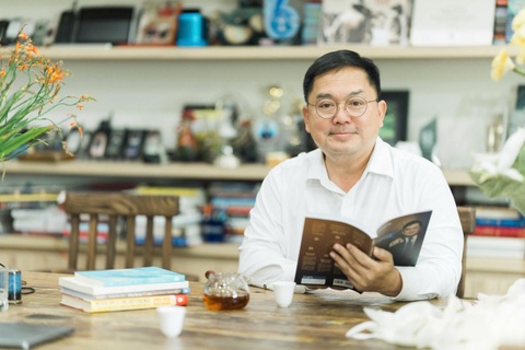 Tro ly ong Hoang Nam Tien: 'Gio da noi len, va chung ta phai song' hinh anh