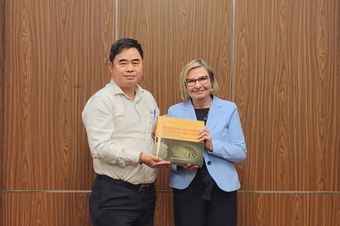 Pho chu tich Hoi sach Frankfurt toi tham, lam viec tai Viet Nam hinh anh