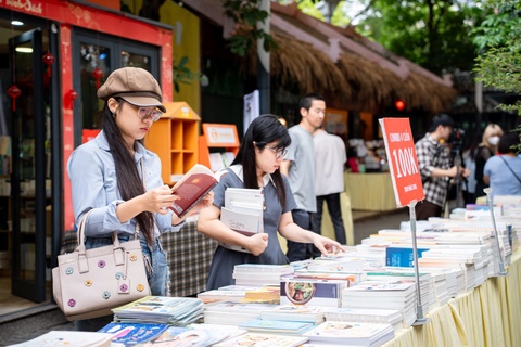 Khai mac Hoi sach va Van hoa doc thanh pho Ha Noi nam 2026 hinh anh