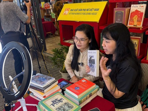 Nganh sach co phien Megalive dau tien, dau tu dan thiet bi hien dai hinh anh