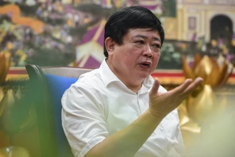 Khong duoc phep hu cau tuy tien, de dai khi viet sach ve danh nhan hinh anh