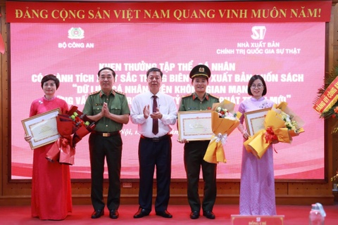 Ra mắt sách về bảo vệ dữ liệu cá nhân của Thượng tướng Trần Quốc Tỏ
