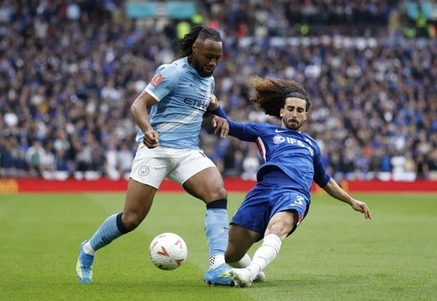 Cucurella duoc hai ong lon La Liga san don hinh anh
