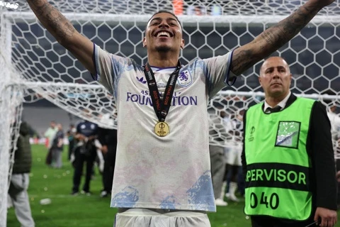 Arsenal muon co nha vo dich Europa League hinh anh