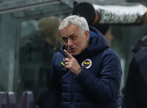 Galatasaray tuyen bo kien Mourinho ra toa hinh anh