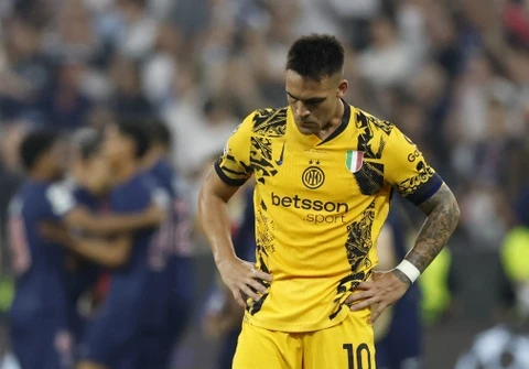 Inter Milan bi bop nghet boi thu bong da sieu dang cap hinh anh