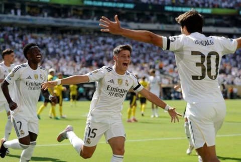 Real Madrid doi doi cung Xabi Alonso hinh anh