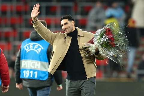 Fellaini theo nghiep HLV hinh anh