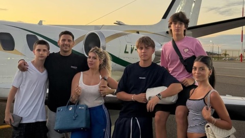 Wanda Nara chi bon tien cho ban trai moi hinh anh