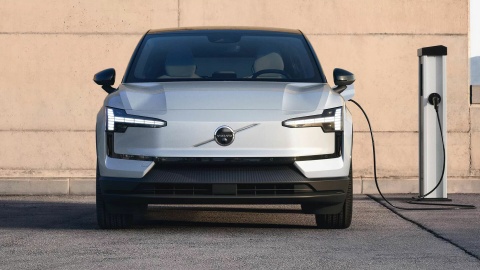 Tranh cai quanh vu trieu hoi cua Volvo - nha san xuat pin 'choi toi' hinh anh